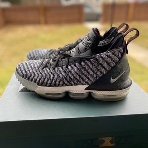 Nike Lebron 16 Oreo